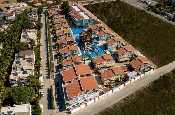 CRYSTAL CLUB WORLD OF COLOURS RESORT & SPA